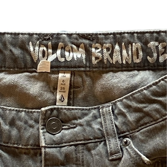 Volcom Grey Denim Distressed Jean Shorts. Waist 25” Size 1 Great Condition! - Picture 4 of 9